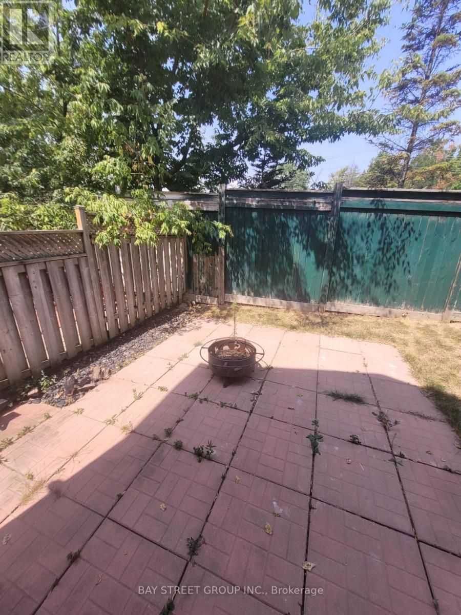 Photo 11 of 270 Yellowood Circle, Vaughan ON