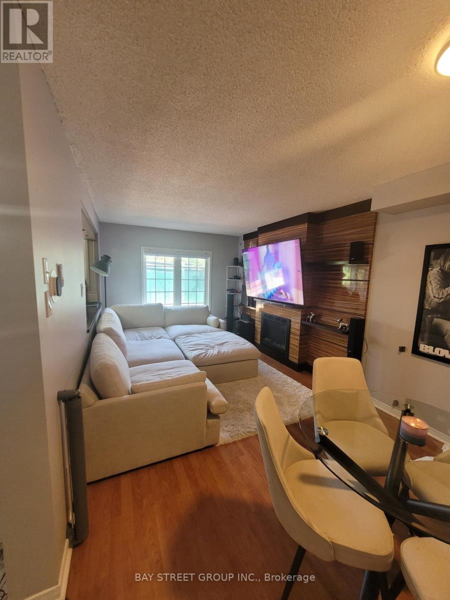 Photo 8 of 270 Yellowood Circle, Vaughan ON
