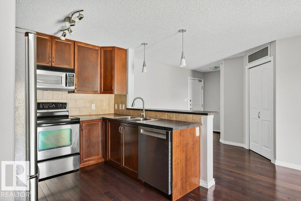 Photo 6 of 321 17415 99 Av Nw, Edmonton AB