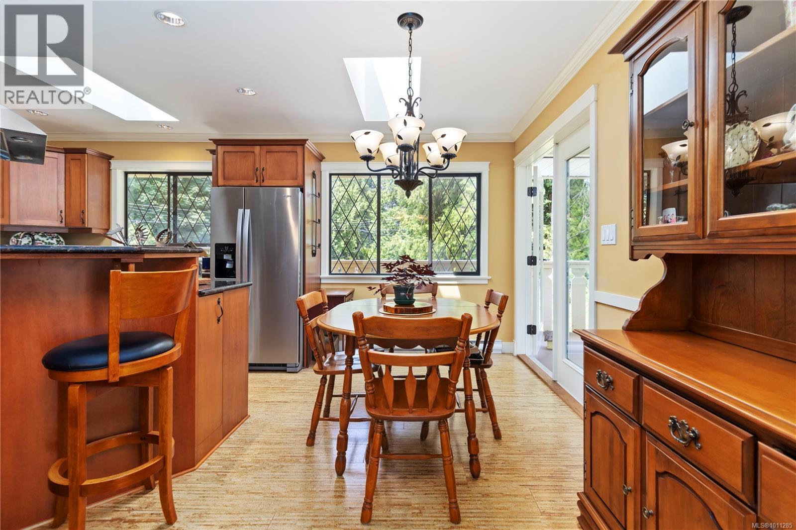 1881 Llewellyn Pl, North Saanich