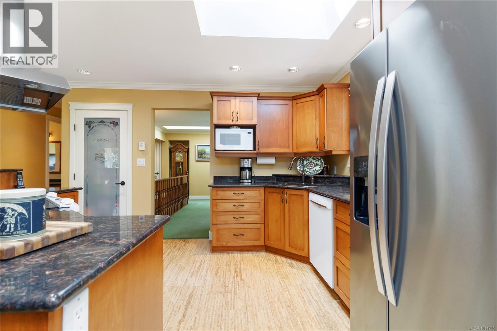 1881 Llewellyn Pl, North Saanich