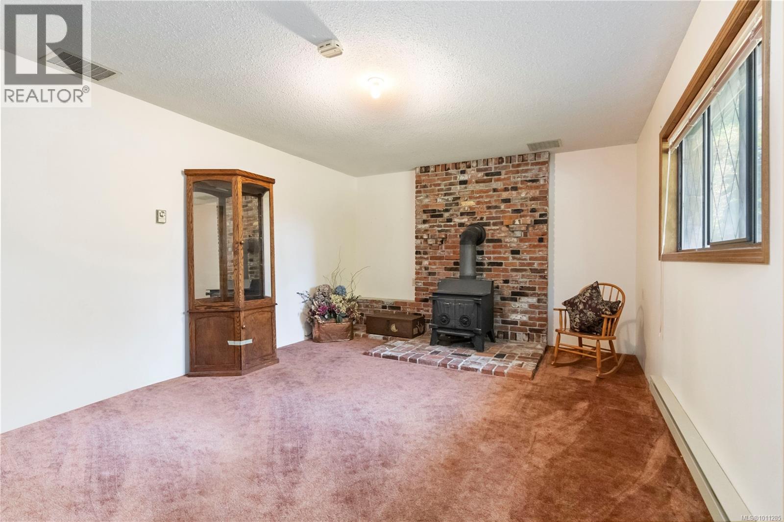 1881 Llewellyn Pl, North Saanich