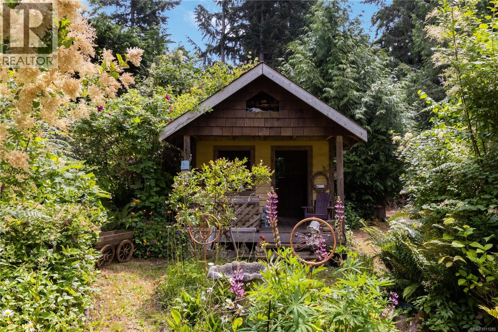 1881 Llewellyn Pl, North Saanich