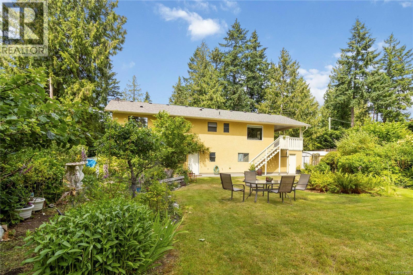 1881 Llewellyn Pl, North Saanich