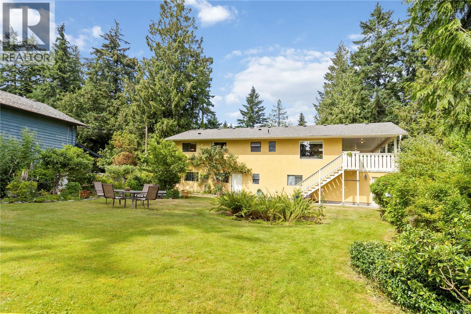 1881 Llewellyn Pl, North Saanich