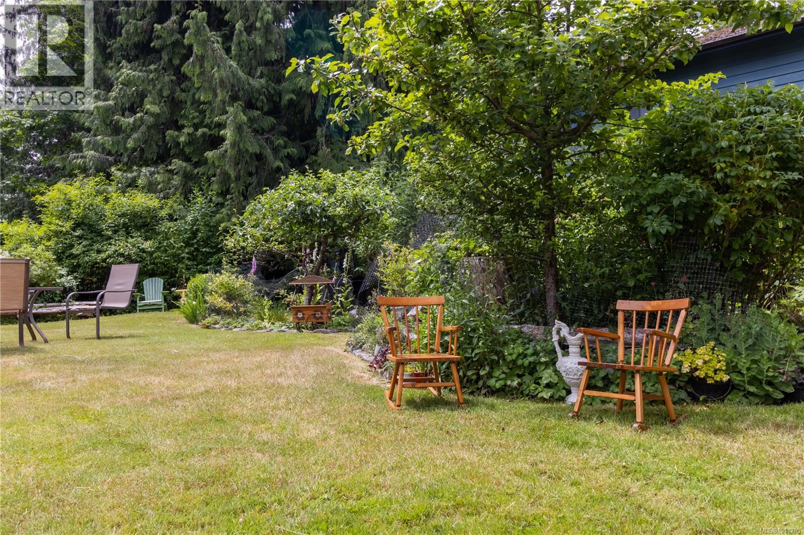 1881 Llewellyn Pl, North Saanich