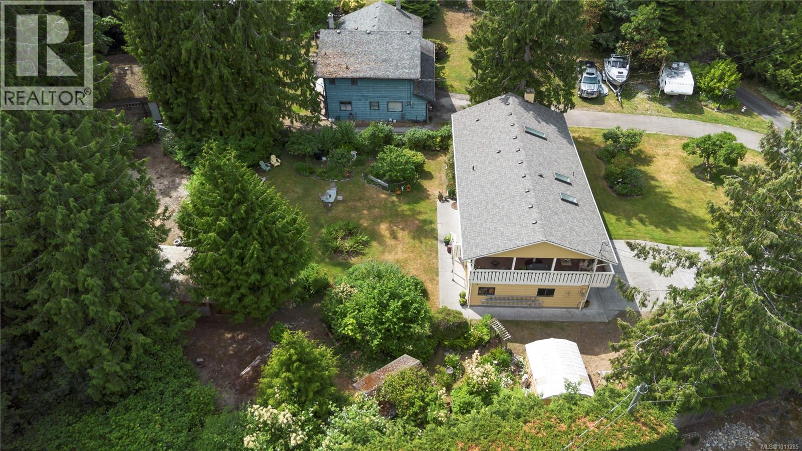 1881 Llewellyn Pl, North Saanich