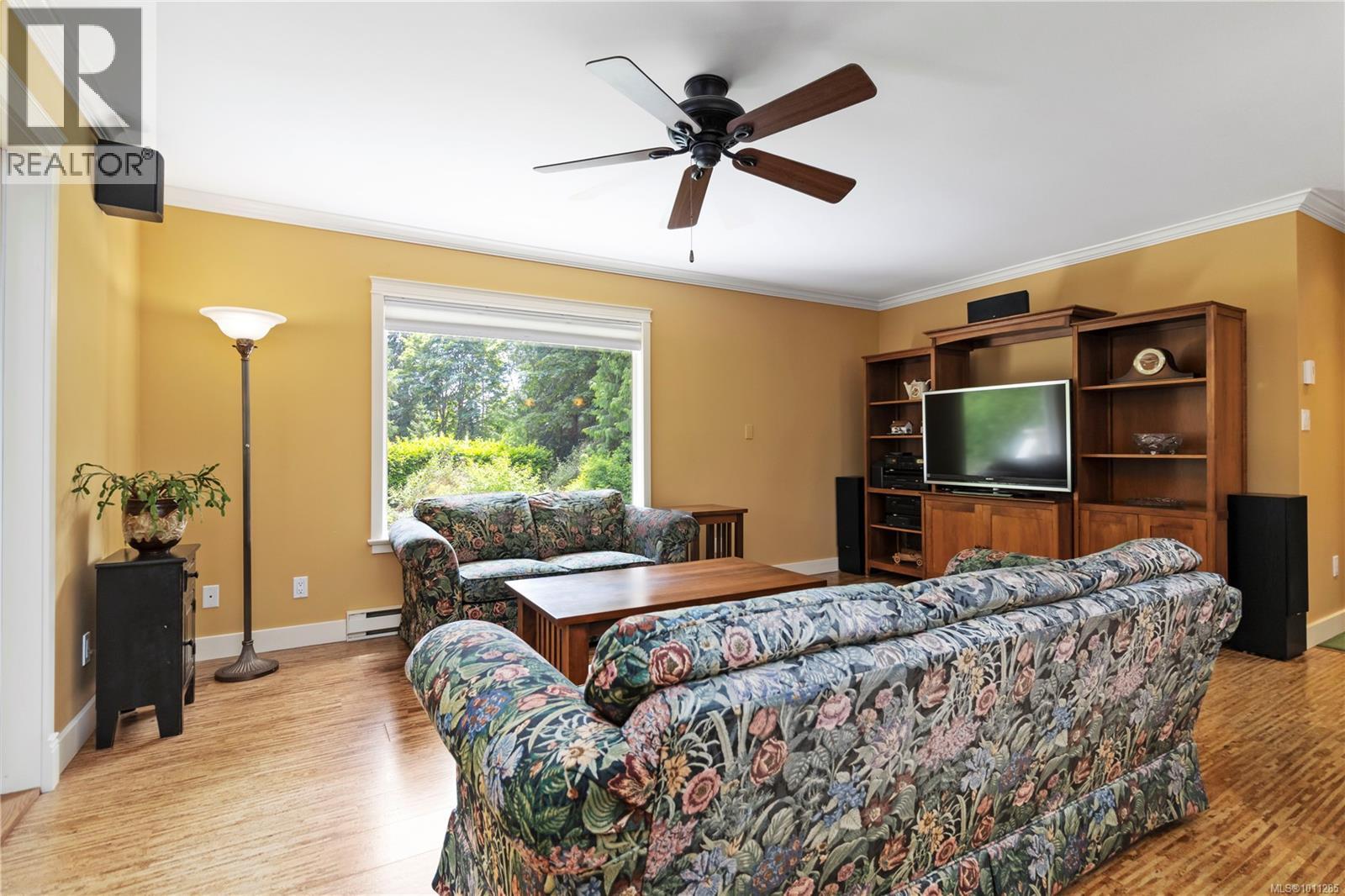 1881 Llewellyn Pl, North Saanich