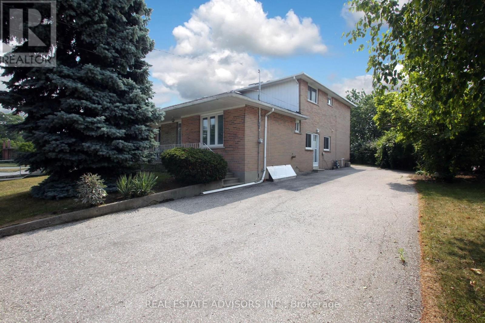 Photo 2 of 46 Laskay Crescent, Toronto ON