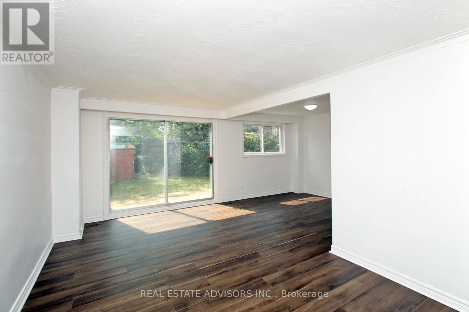 Photo 3 of 46 Laskay Crescent, Toronto ON