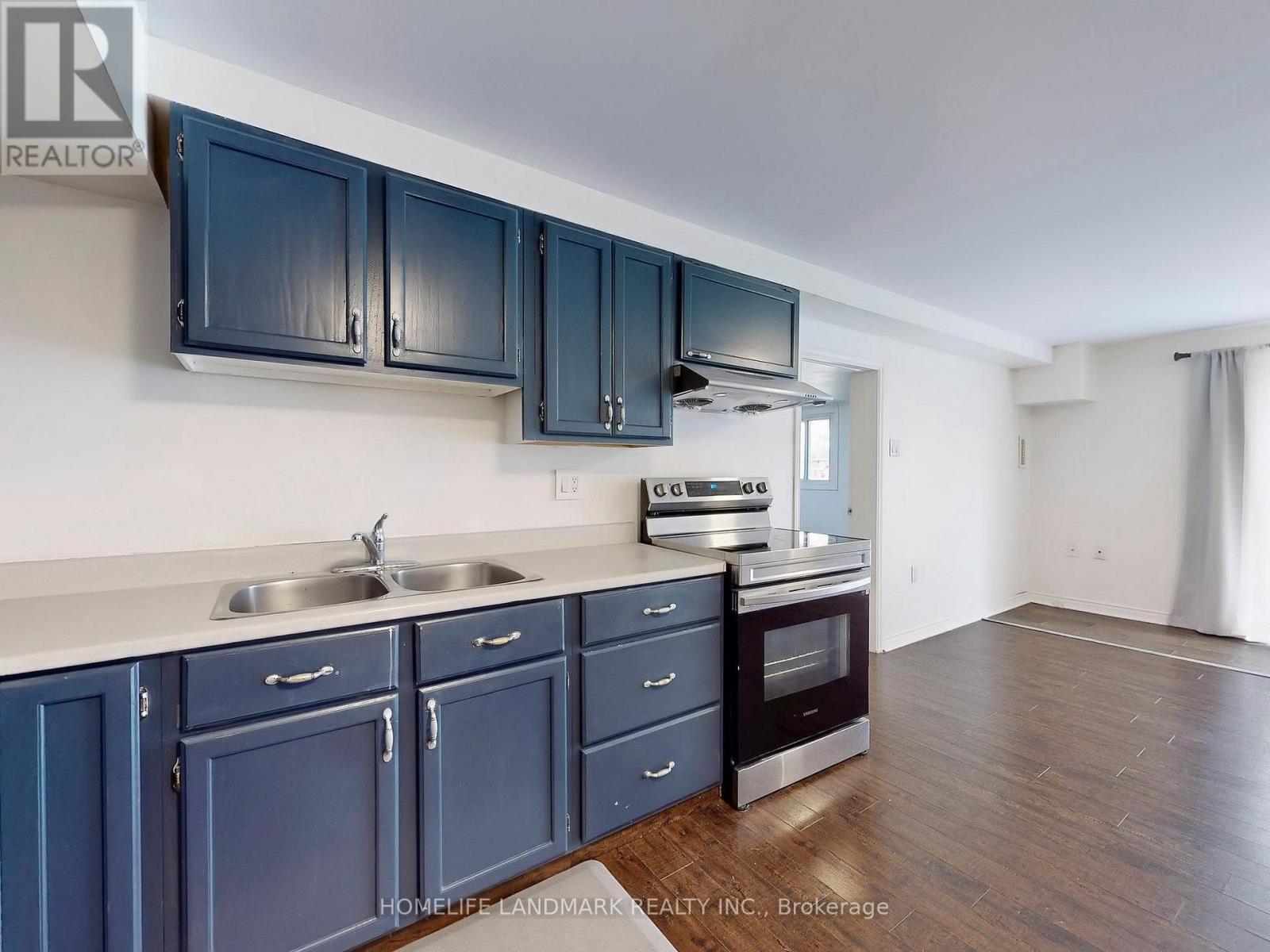 Photo 32 of 120 Ravenscroft Road, Ajax ON