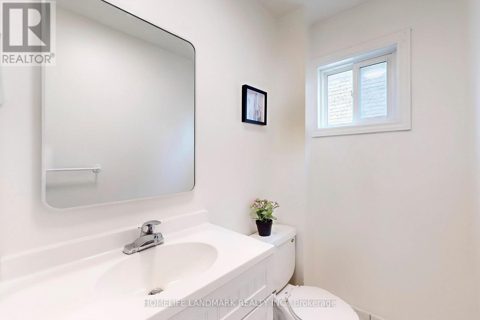 Photo 4 of 120 Ravenscroft Road, Ajax ON