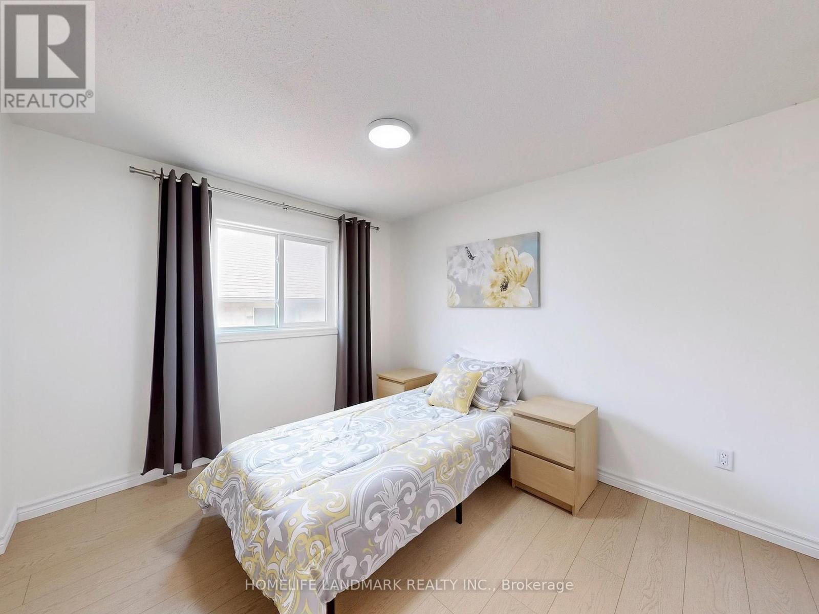 Photo 35 of 120 Ravenscroft Road, Ajax ON