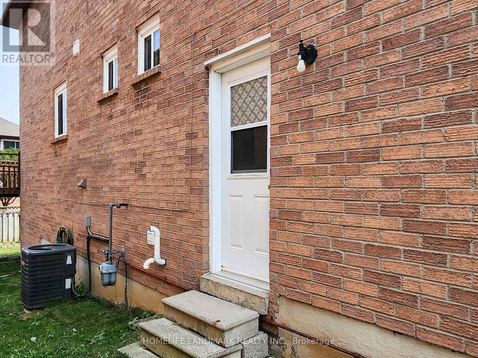 Photo 3 of 120 Ravenscroft Road, Ajax ON