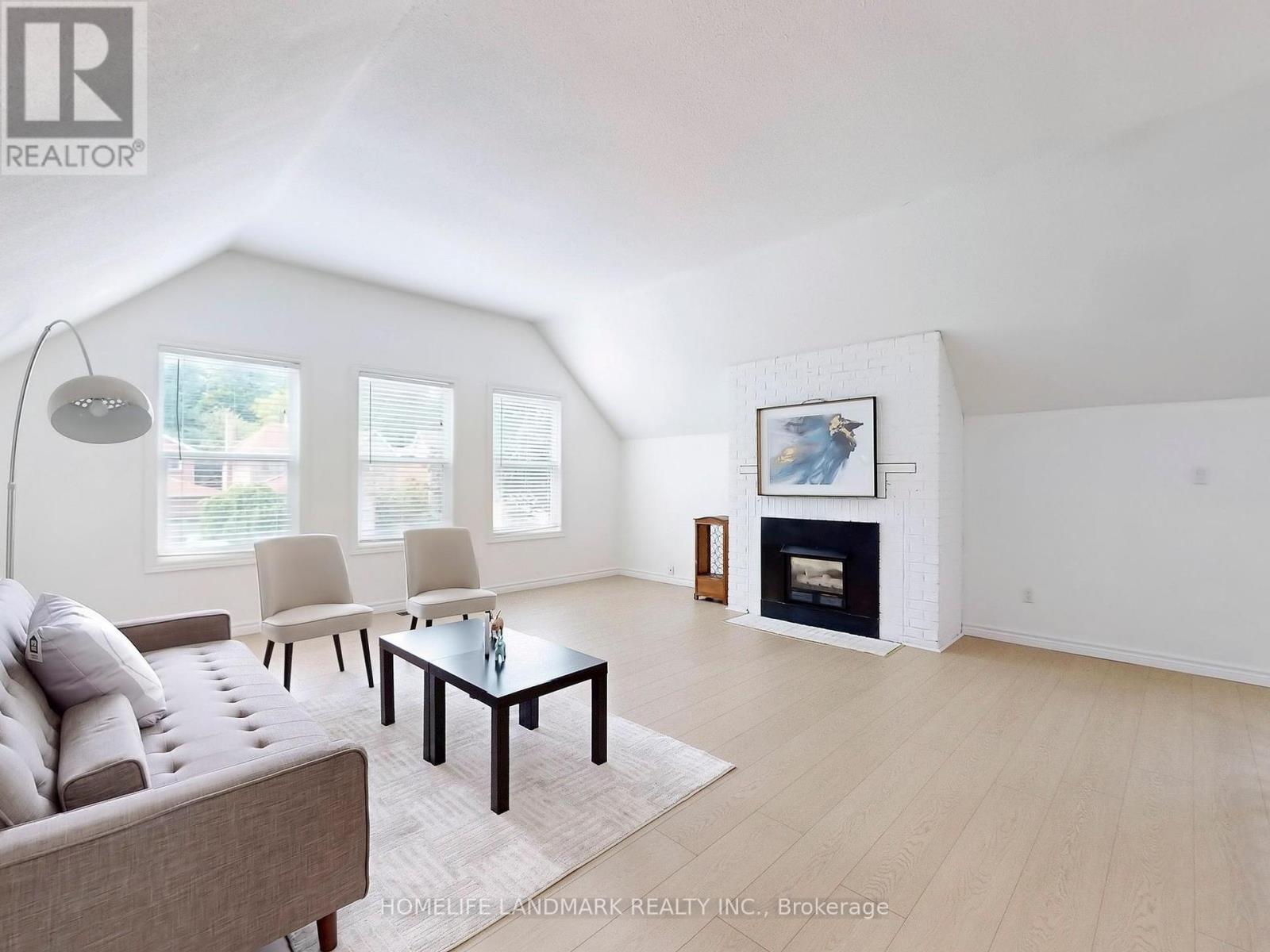 Photo 28 of 120 Ravenscroft Road, Ajax ON