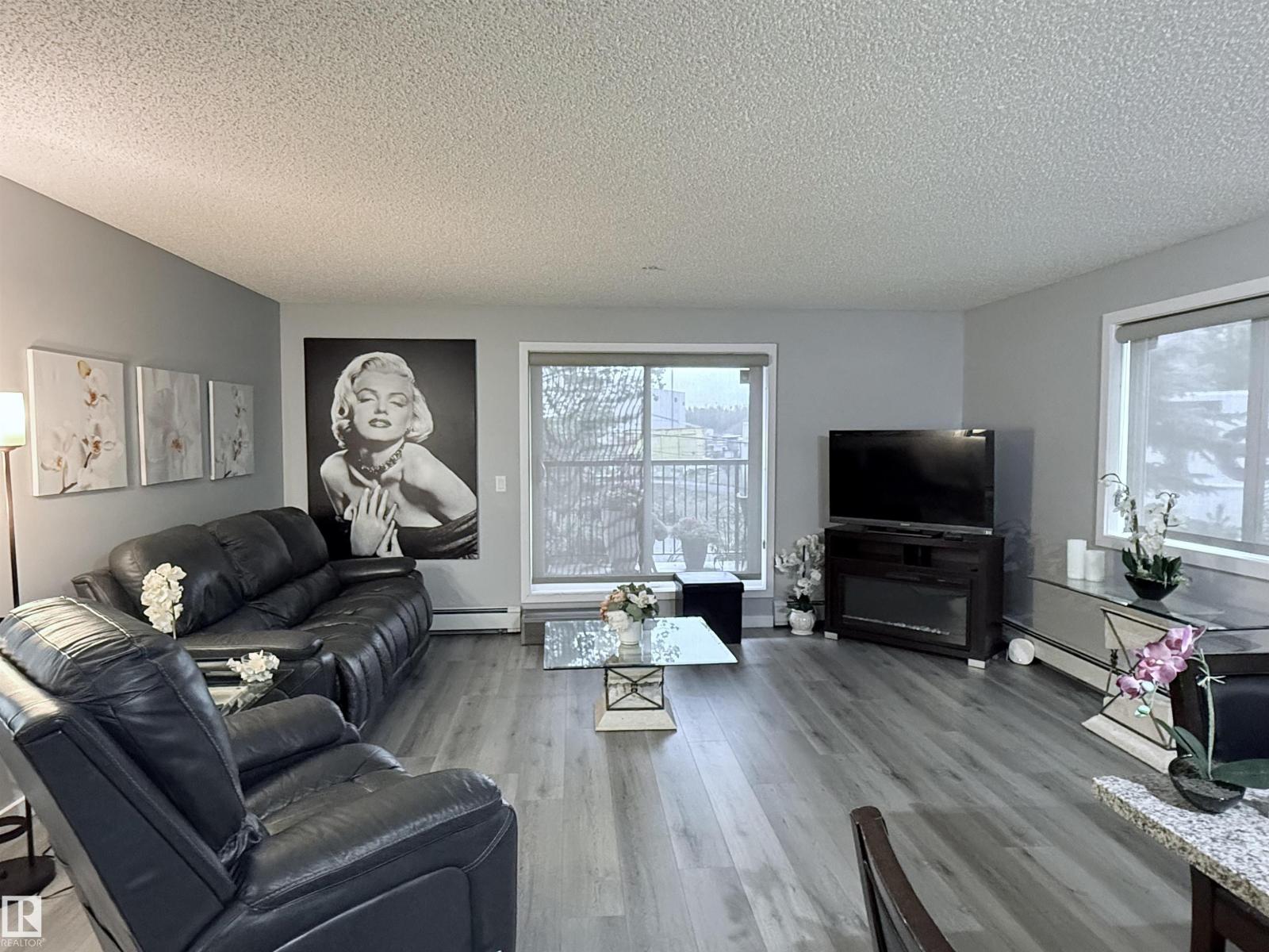 Photo 4 of 104 14808 125 St Nw, Edmonton AB