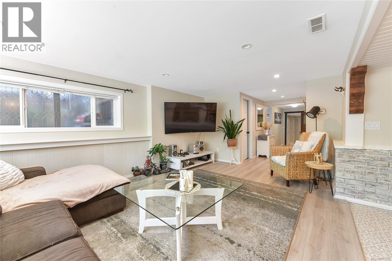 Photo 45 of 2582 Rainville Rd, Langford BC