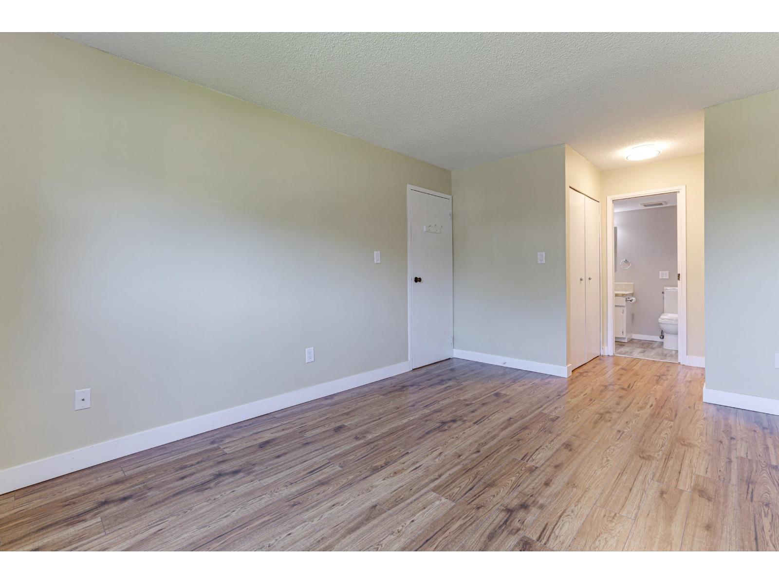 Photo 6 of 212 1860 E Southmere Crescent, Surrey BC