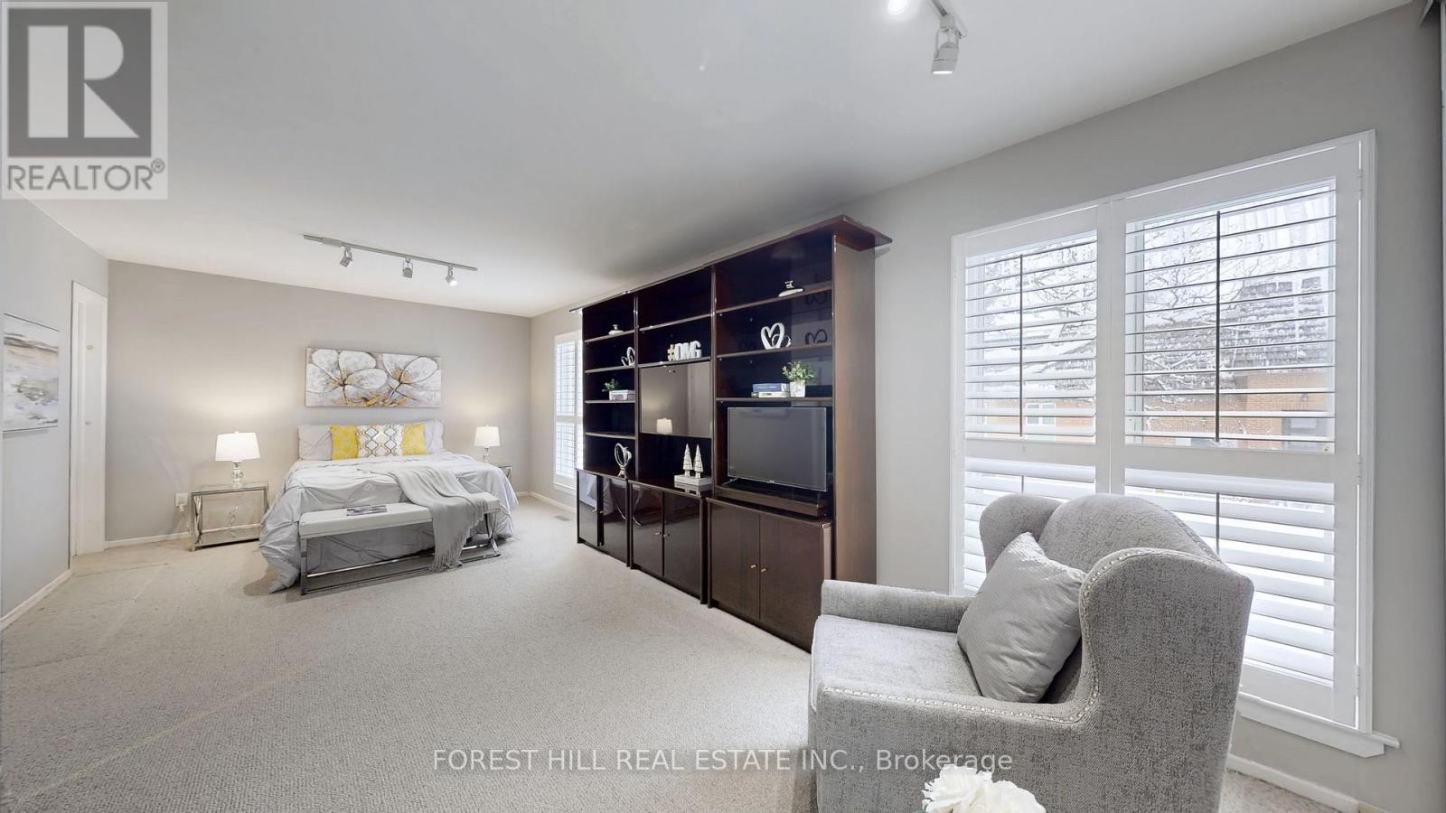 Photo 11 of 53 33 Proudbank Millway Way, Toronto ON