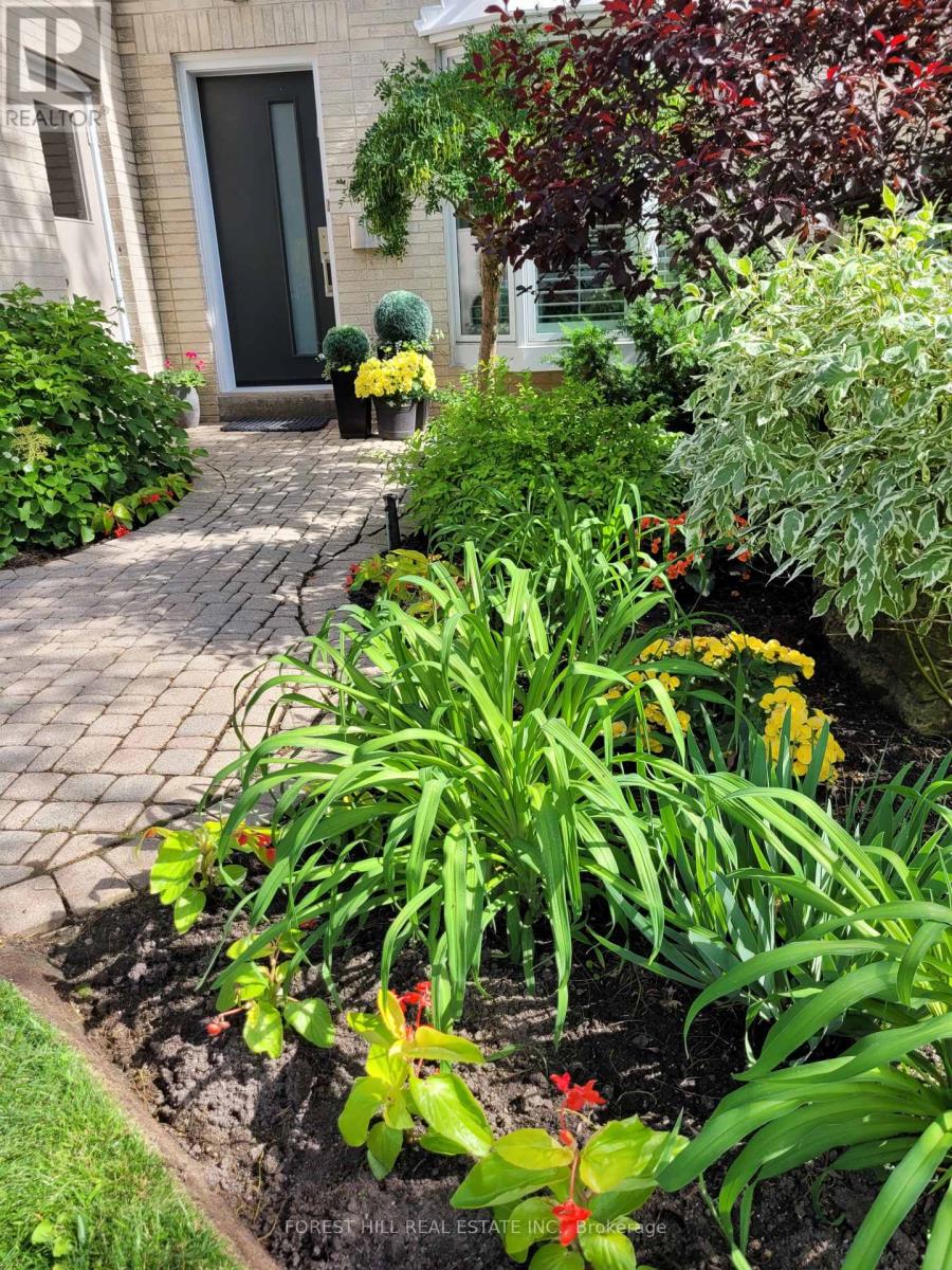 Photo 19 of 53 33 Proudbank Millway Way, Toronto ON