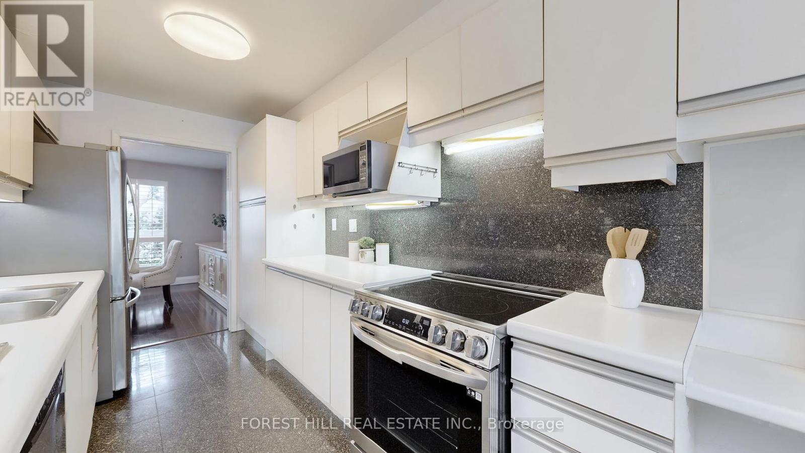 Photo 8 of 53 33 Proudbank Millway Way, Toronto ON