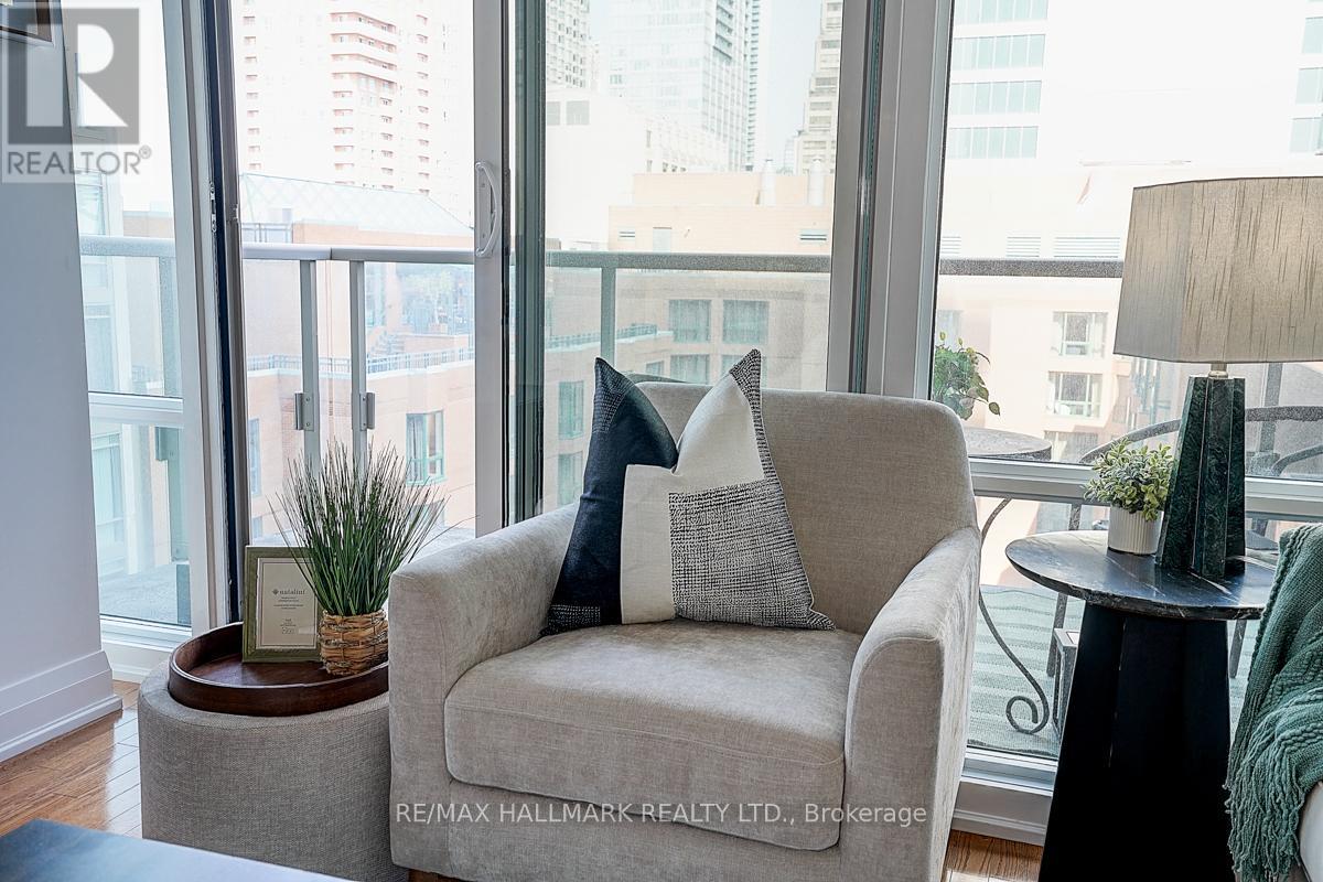Photo 3 of 819 1 Bedford Road, Toronto ON