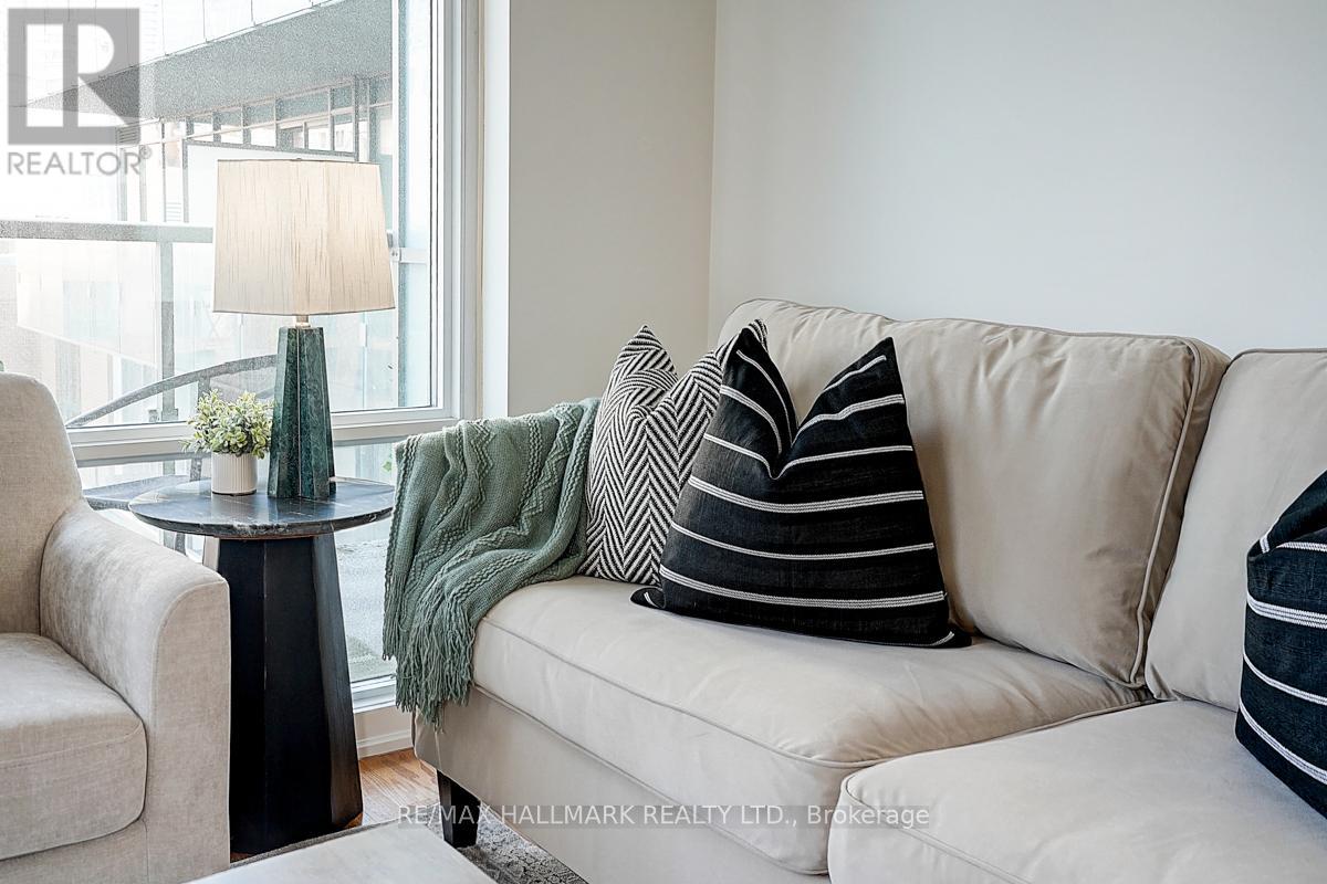 Photo 4 of 819 1 Bedford Road, Toronto ON