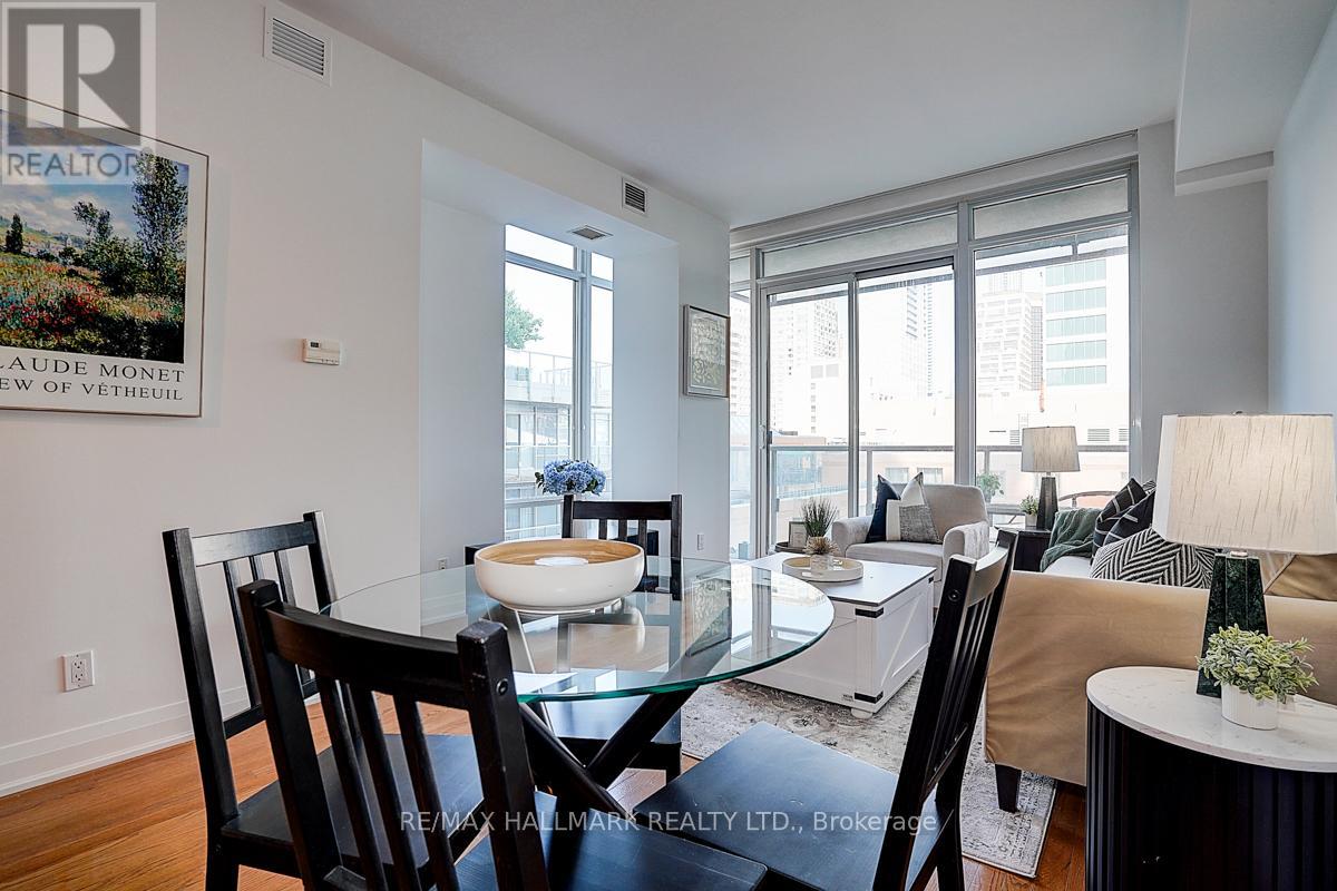 Photo 6 of 819 1 Bedford Road, Toronto ON
