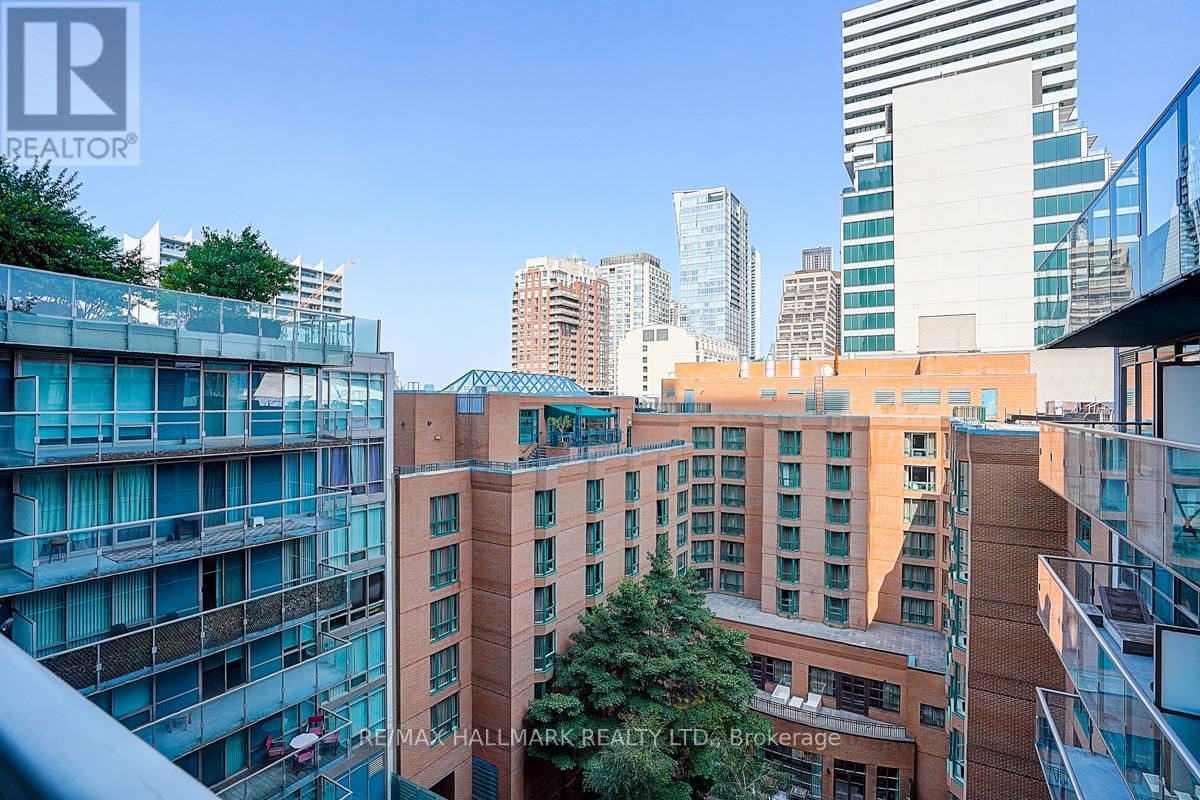 Photo 8 of 819 1 Bedford Road, Toronto ON