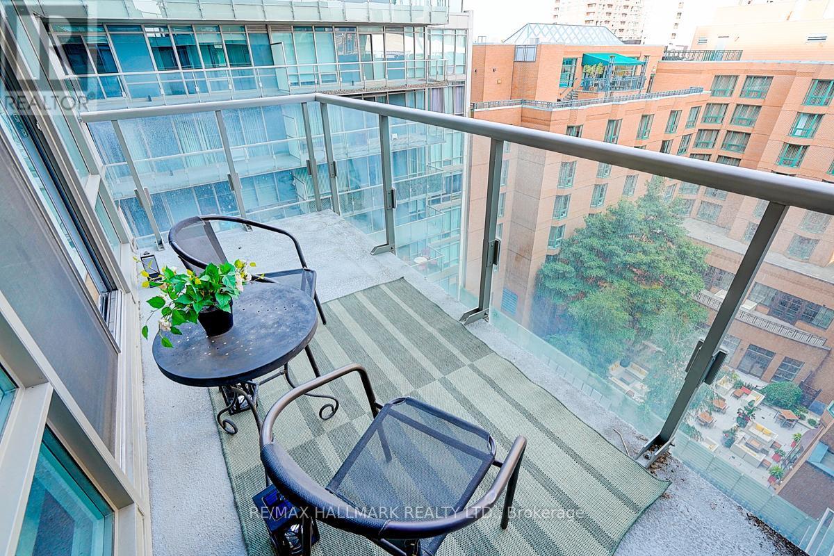 Photo 9 of 819 1 Bedford Road, Toronto ON