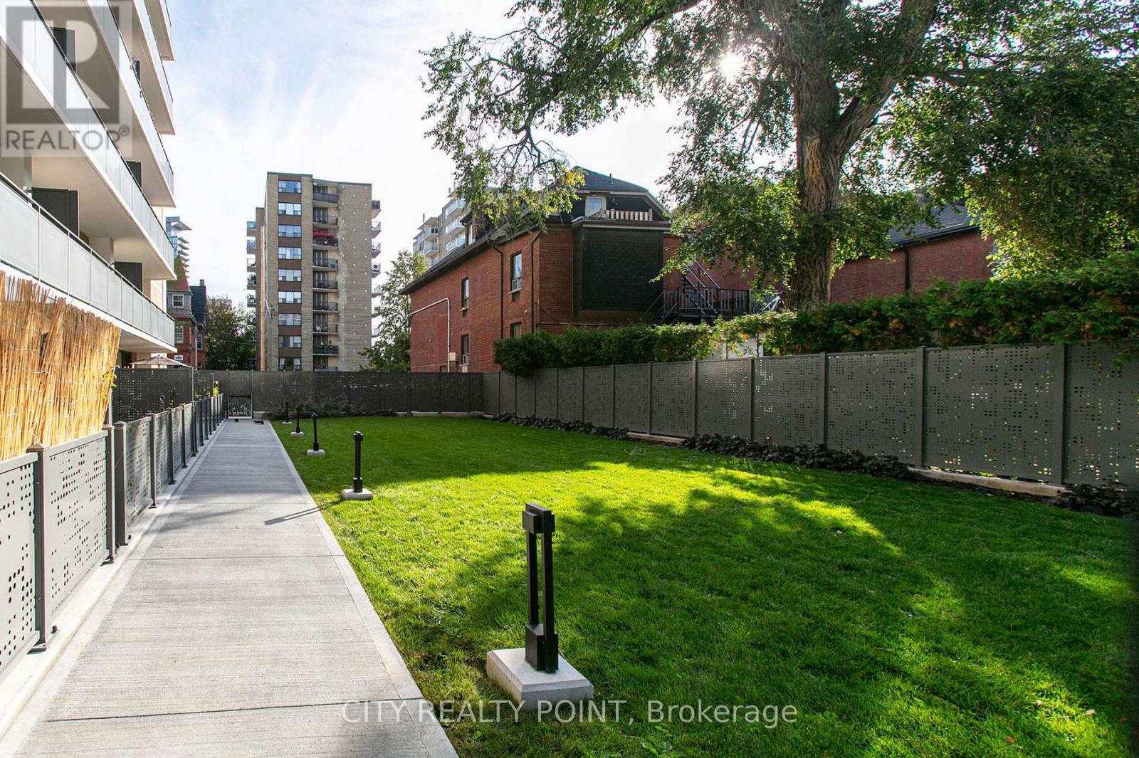 Photo 14 of 207 276 St George Street, Toronto ON