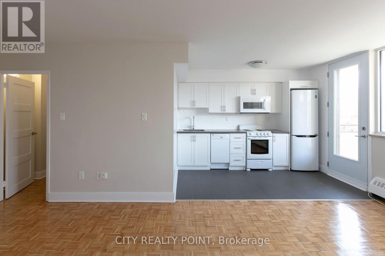 Photo 18 of 207 276 St George Street, Toronto ON