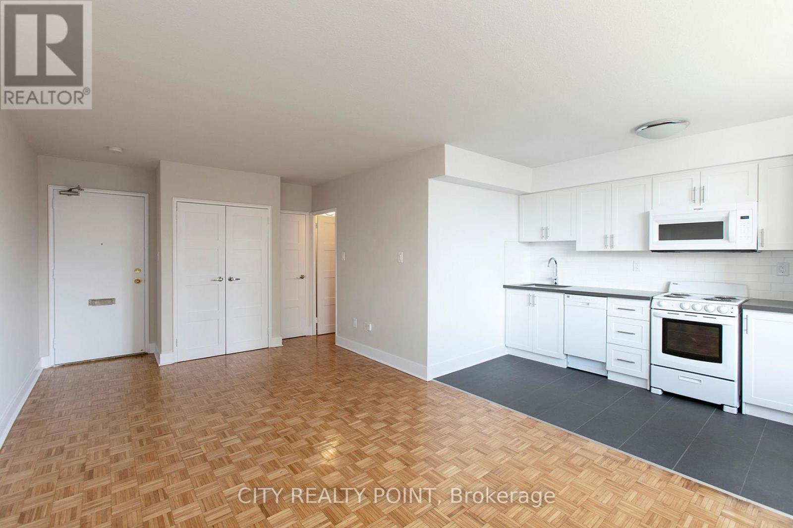 Photo 22 of 207 276 St George Street, Toronto ON
