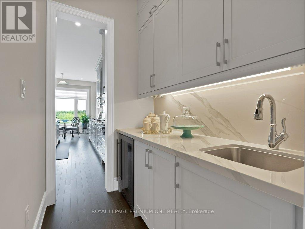 Photo 6 of 69 Crawford Drive, King ON