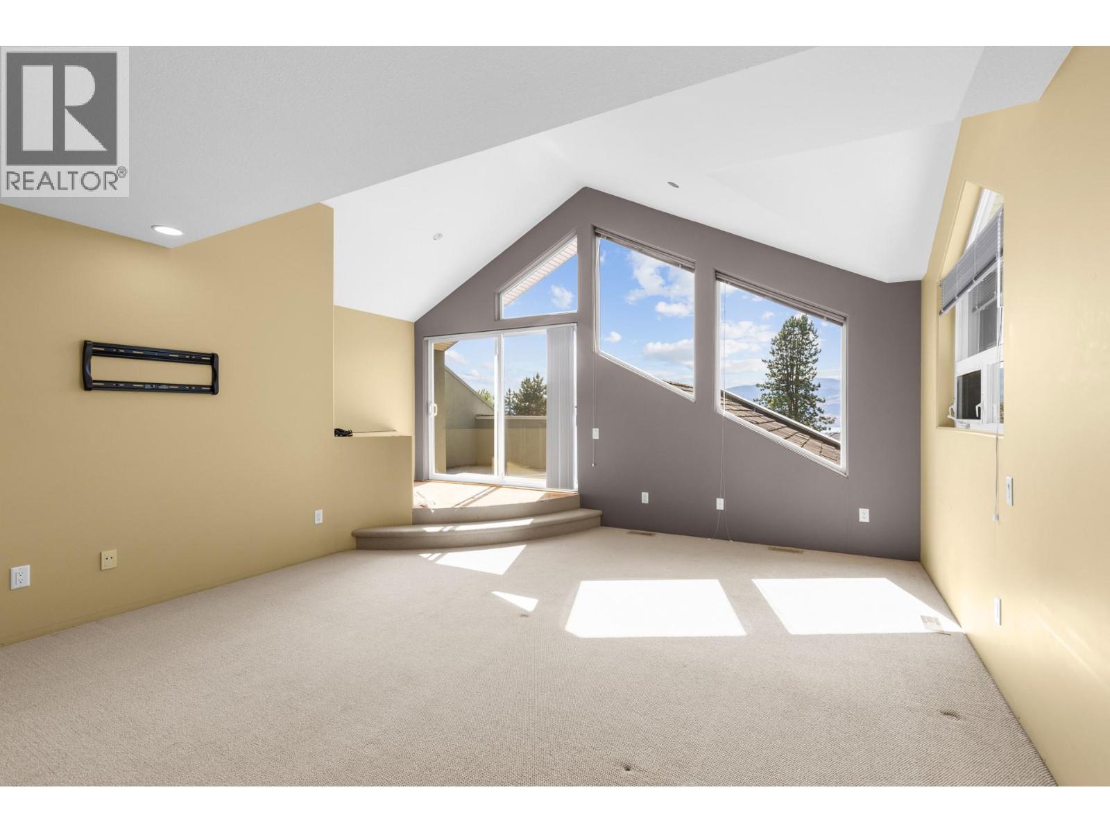  2111 Lillooet Crescent, Kelowna