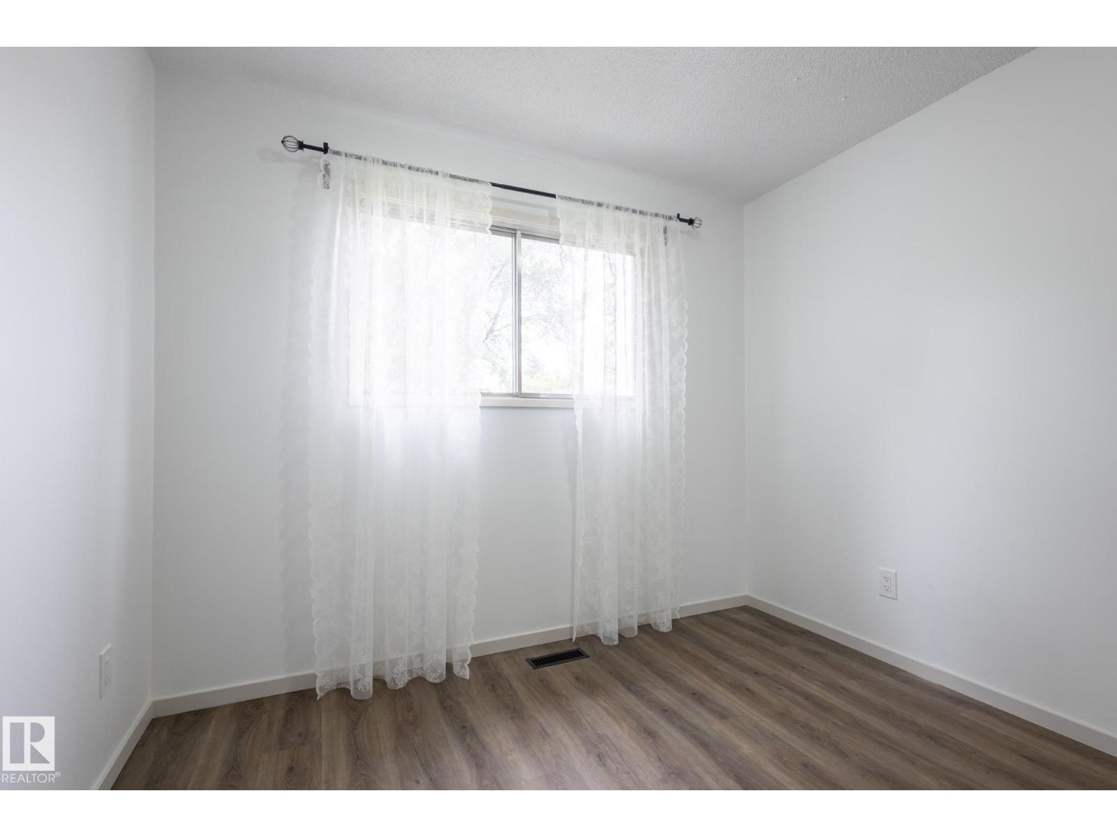 Photo 55 of 75 Marion Dr, Sherwood Park AB