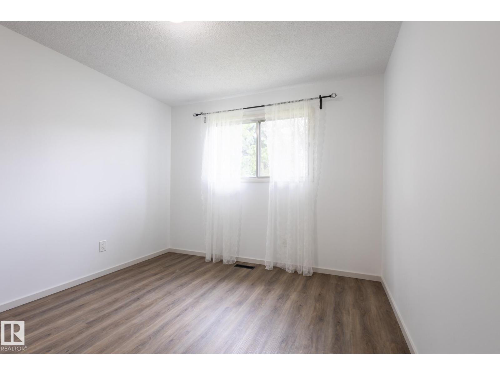 Photo 8 of 75 Marion Dr, Sherwood Park AB