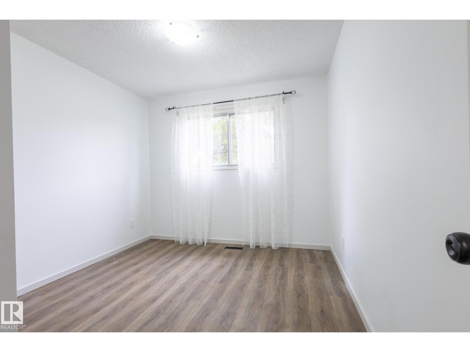 Photo 13 of 75 Marion Dr, Sherwood Park AB