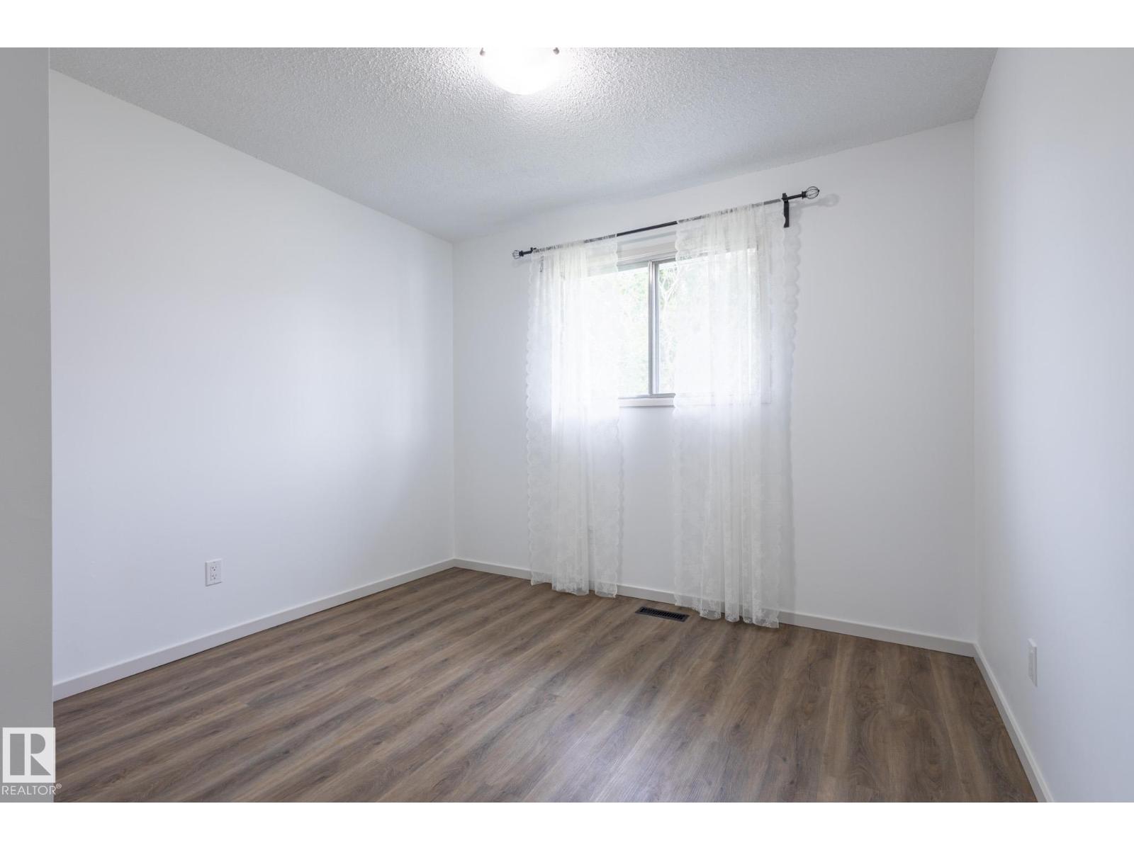 Photo 33 of 75 Marion Dr, Sherwood Park AB
