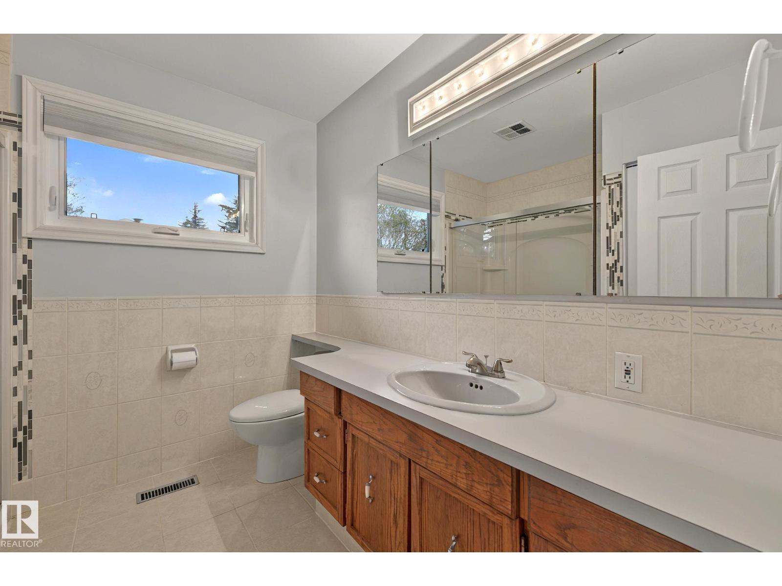 Photo 17 of 7608 143 A St Nw, Edmonton AB