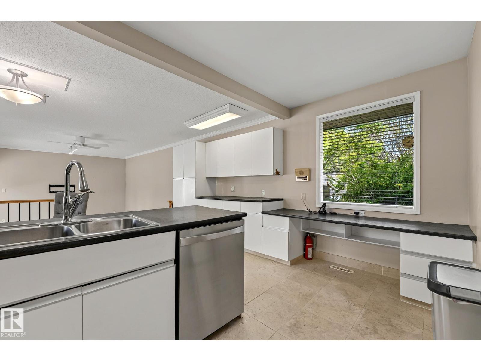 Photo 13 of 7608 143 A St Nw, Edmonton AB
