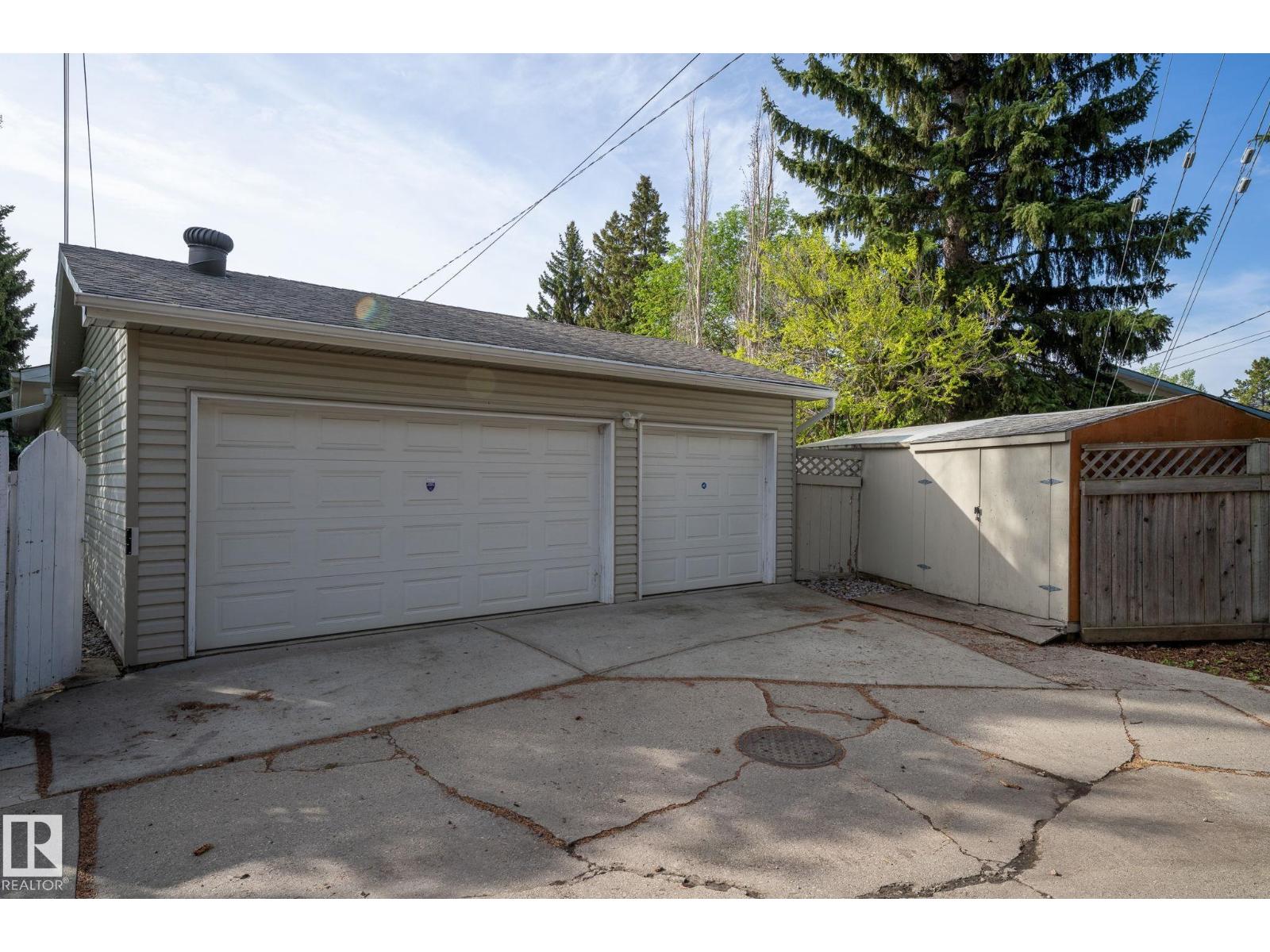 Photo 43 of 7608 143 A St Nw, Edmonton AB