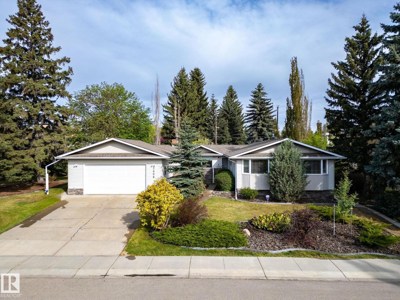 Photo 1 of 7608 143 A St Nw, Edmonton AB