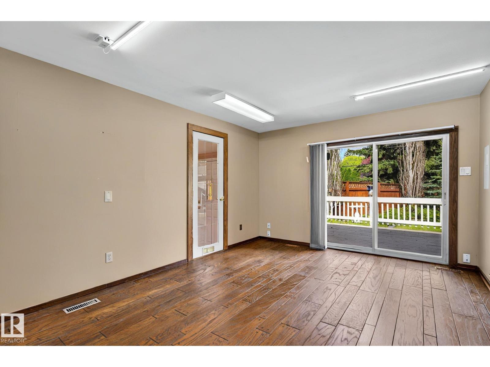 Photo 25 of 7608 143 A St Nw, Edmonton AB