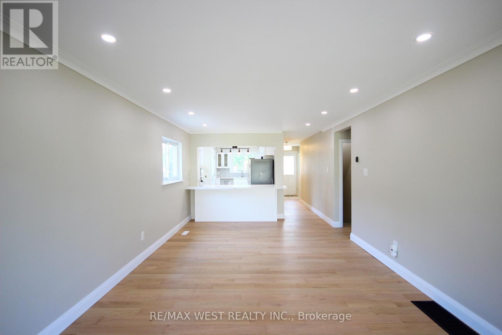 Photo 12 of 7139 Darcel Avenue, Mississauga ON