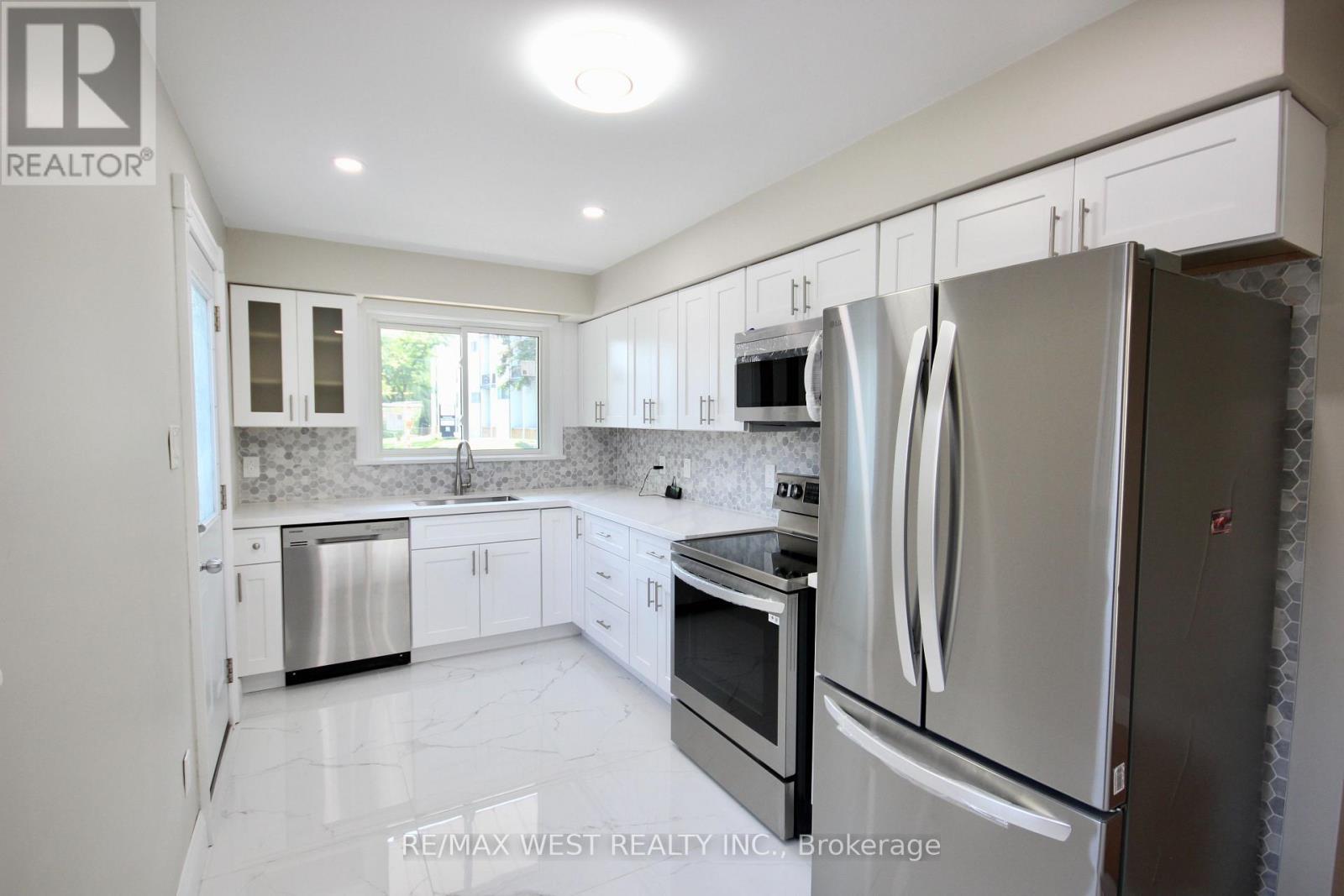 Photo 27 of 7139 Darcel Avenue, Mississauga ON