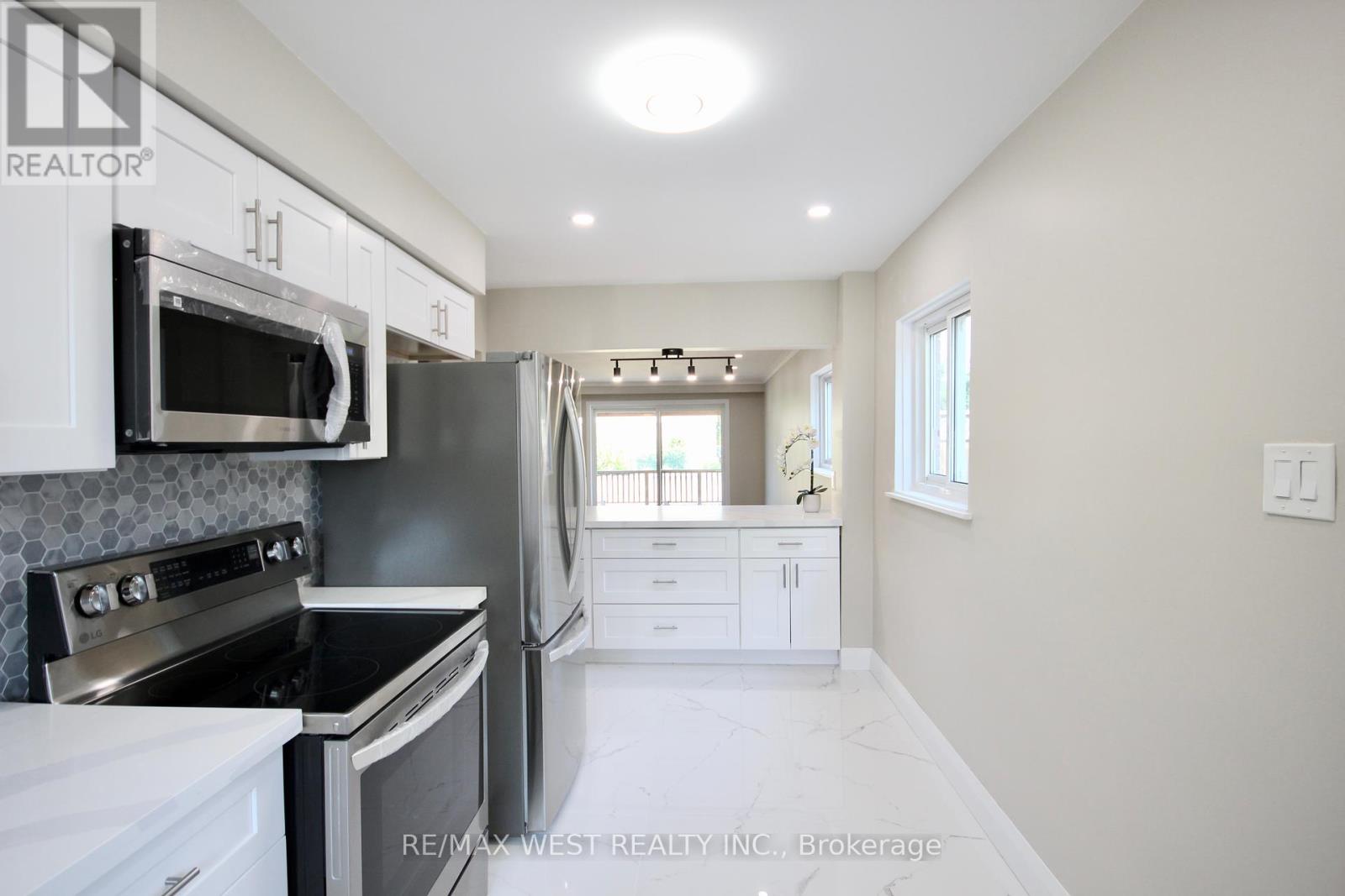 Photo 22 of 7139 Darcel Avenue, Mississauga ON
