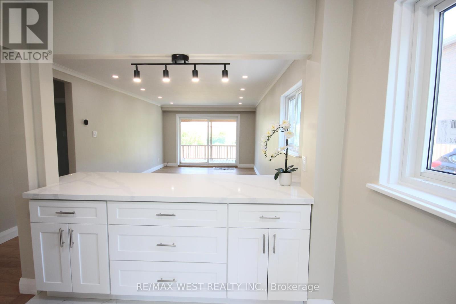 Photo 1 of 7139 Darcel Avenue, Mississauga ON