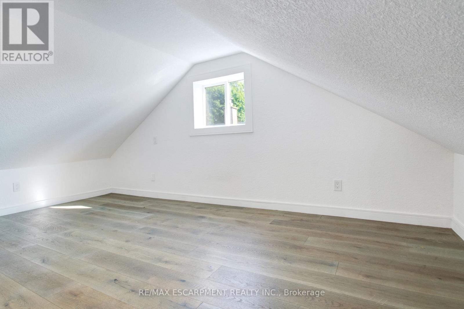 Photo 33 of 85 East 37th Street, Hamilton ON