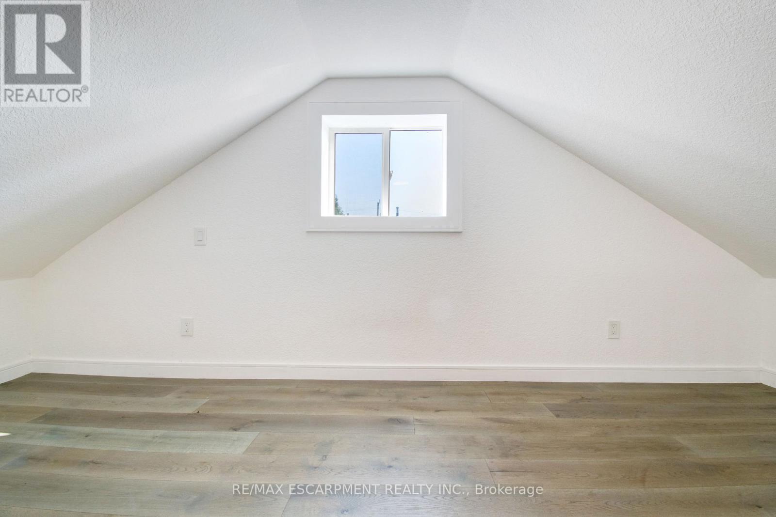Photo 37 of 85 East 37th Street, Hamilton ON